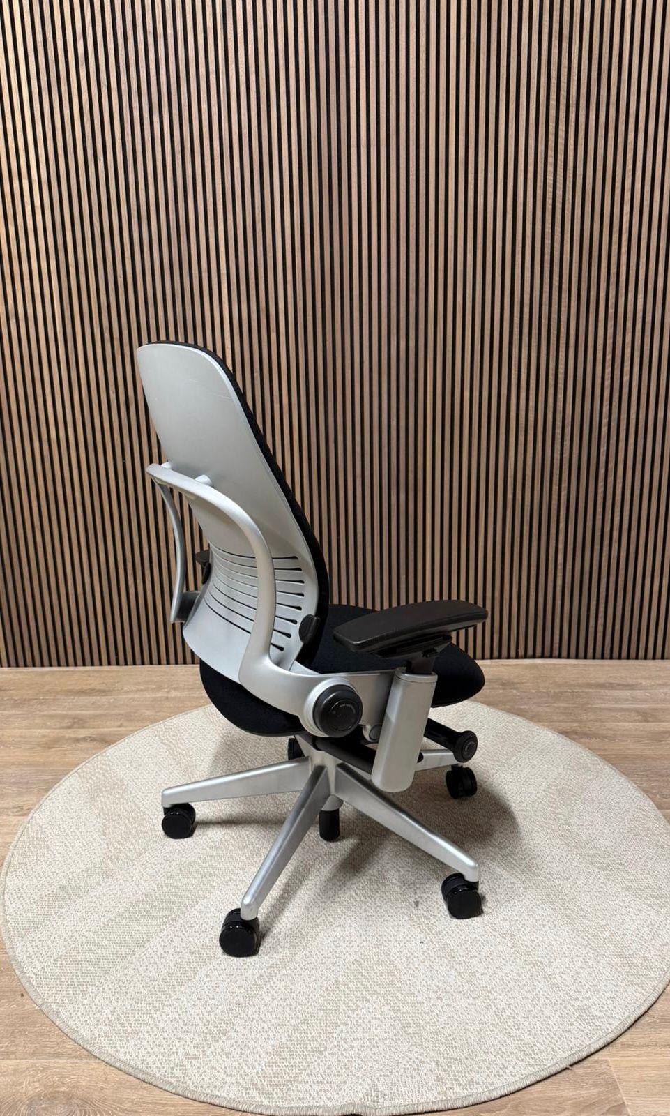 Steelcase Leap V2 Platinum Lentedeal
